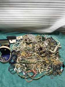 【CV10214】アクセサリー等 纏めて 大量セット 装飾品 イヤリング ネックレス 指輪 パール ブローチ lジャンク 