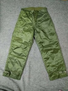 米軍　実物　海軍　極寒用不浸透性デッキパンツ　1979年当時物　未使用　新品　デッドストック　サイズＭ（31-34）払い下げ　放出品　