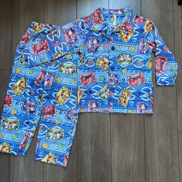 仮面ライダードライブ 長袖長ズボン冬用パジャマ110男の子青