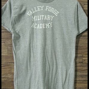 送無 G② JACKSON MATISSE ジャクソンマティス ダメージ 加工 カレッジ アーチ ロゴ 半袖 Tシャツ VALLEY FORGE MILITARY ACADEMY グレー Mの画像1