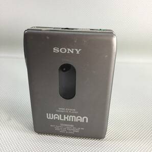 S3240○SONY ソニー WALKMAN カセットウォークマン カセットプレーヤーWM-EX606 充電スタンド BCA-WM10H ACアダプター/電池ケース 通電OKの画像3