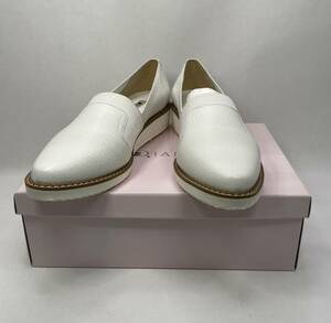 【KKB-1955AR】「未使用品」DIANA ダイアナ 24.5cm シロスムース レディースシューズ 靴 スニーカー ファッション ホワイトカラー 白 