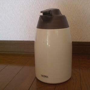 ６ THERMOS サーモス ステンレスポット 1.5L THV-1501 クッキークリームの画像1