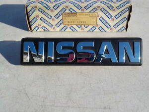 ダットサン トラック 720 後期 2WD 北米仕様 グリルエンブレム 純正新品 当時物 NISSAN Pickup 62891-62W00