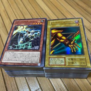 最終出品！遊戯王カード レベル4モンスター200枚セット オマケ封印されし者の左腕 ウルトラ初期 送料無料