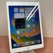 【即決あり！】iPad 第6世代 32GB Wi-Fiモデル MR7G2J/A スペースグレイ 画面に傷あり 中古_画像1