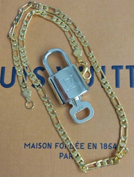 ルイヴィトン302 パドロック　 カデナ 南京 鍵　鍵付き　ゴールド色　超美品