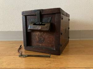 時代もの　古民具　銭箱　和鍵つき　アンティーク　木箱