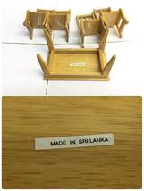 [雑貨] ミニチュア：模型 机1個・椅子4個のセット ドールやフィギュアなどに 置物 インテリア 可愛い 木製のような質感 スリランカ製_画像9