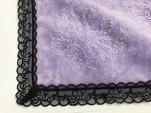 【ANNA SUI】（NO.1473）アナスイ タオルハンカチ　紫　バタフライ刺繍　縁がロゴのレース　大きめ　未使用　30cm_画像6
