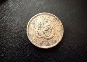 半銭銅貨　　明治17年　　送料無料　　　　（6878）日本　古銭　貨幣　お金　菊の紋章　骨董品　アンティーク　近代　コイン　