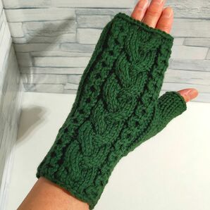 ハンドウォーマー　くすみ緑 13　アラン模様　ウール100%　編み物　手編み