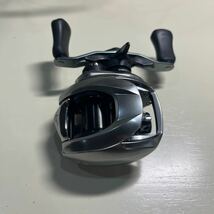 美品 ダイワ DAIWA ジリオン HL タトゥー ティーズ 左ハンドル STEEZ 左 SV TW 1000 HL_画像3