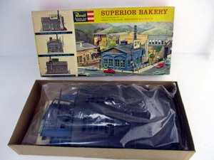 Revell 1960年代製　HO　1/87 未組み立てキット Superior Bakery 箱サイズは約：縦17cmｘ横35cmｘ高さ5cm