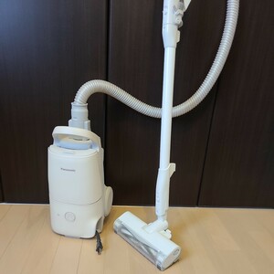 良品 Panasonic パナソニック 紙パック式 電気掃除機 驚きの軽さ からまないブラシ MC-JP850K-W ホワイト 2022年製 使用頻度少なめ