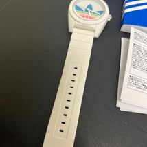 k11-30 adidas アディダス　腕時計 ラバー　ホワイト　ADH2916 不動品 中古品_画像3