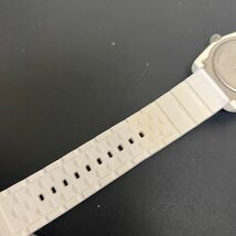 k11-30 adidas アディダス　腕時計 ラバー　ホワイト　ADH2916 不動品 中古品_画像7