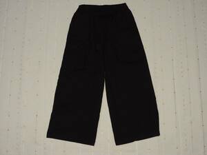 Тонкие черные полоски, которые спроектированы так, чтобы развернуть брюки на 140 - 150 сантиметров.