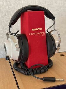 美品 SANYO サンヨー ステレオヘッドホン E-100 サンヨー STEREO HEADPHONES ヘッドフォン オーディオ機器 レトロ 現状品 音出し 長期保管