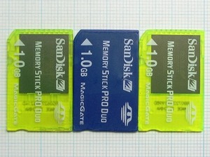 ★SanDisk メモリースティック PRO Duo １ＧＢ ３枚 中古★送料６３円～