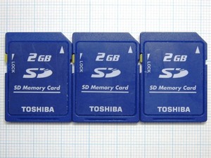 ★TOSHIBA ＳＤメモリーカード ２ＧＢ ３枚 中古★送料６３円～