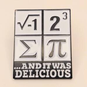 送料無料 数学の記号 ピンブローチ ピンズ バッジ 大人になってから役に立つ アメリカン雑貨 スマアク