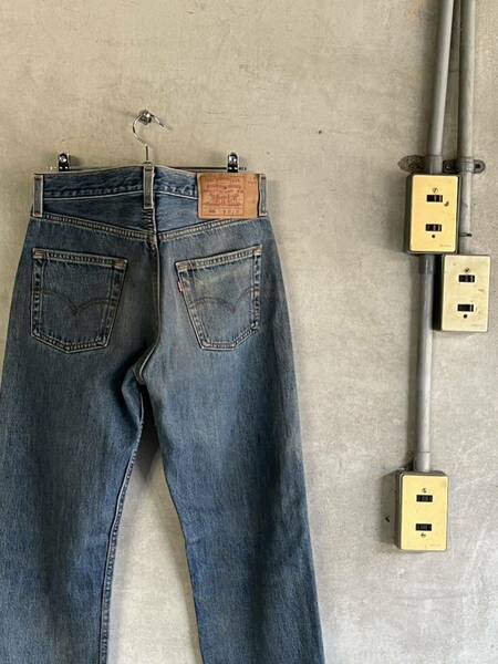 90s 90年代 98年 リーバイス levis 501 デニム パンツ ジーンズ 古着 w32 ヒゲ ハチノス ビンテージ アメリカ ボタン裏524 オリジナル y3k