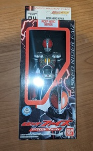 バンダイ製 ライダーヒーローフィギュア RHF04 仮面ライダーファイズ アクセルフォーム