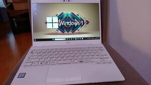 富士通　第8世代 i7-8565U RAM:8GB FMVU80D2WC UH80/D2 アーバンホワイト