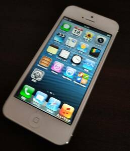 Apple au iPhone 5 16GB ホワイト＆シルバー ME040J/A