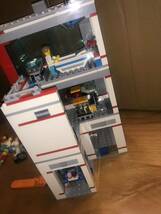 LEGO レゴ 街シリーズ シティ 病院 救急車 ヘリコプター ミニフィグ 車いす _画像5