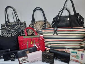 COACH、LONGCHAMP、ROBERTA、ピェールカルダン、バッグ。CELINE、FURLA、kate spade、Samantha Thavasa財布、ブランドまとめ売り。