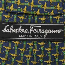 【良品】 サルヴァトーレフェラガモ Salvatore Ferragamo 動物柄 シルク 総柄 イタリア製 メンズ ネクタイ ネイビー_画像5