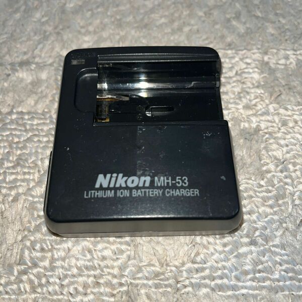 Nikon 純正品 バッテリー充電器 MH-55