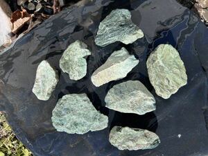 日高翡翠　激レア　国産鉱物　クロム透輝石　幻の翡翠 合計1089g 未研磨 濃い緑、白系、青系、ミントグリーン系など色々楽しめる原石