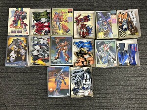 A3　プラモデル　まとめて　ガンダム　エルガイム　レイズナー　ザク　ベイブル　シャア　等　レトロ　フィギュア　現状品