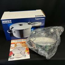 BKd117C 100 未使用 箱付き Tupperware PERFECT KITCHEN タッパーウェア パーフェクトキッチン 圧力鍋 5.0L すのこ 説明書付 調理器具_画像1