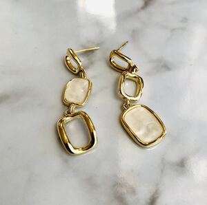  Gold & white shell asime earrings 