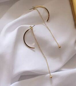  Gold back chain earrings 