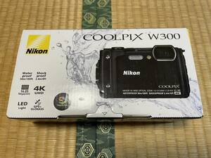 【未使用】Nikon ニコン COOLPIX W300 ※本体AC充電アダプターのみ中古/別売り純正ケース付き