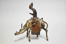 【英】1067 時代 銅のったり香炉 中国美術 朝鮮 銅製 銅器 香爐 騎馬 人物 置物 骨董品 美術品 古美術 時代品 古玩_画像2