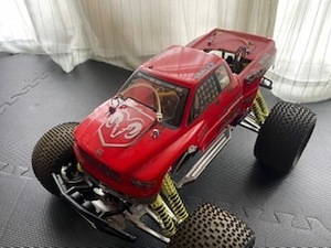 中古　HPI　オプション多数装着１/８サベージ　エンジン、メカ、スターター＆パーツ付き