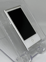 【新品バッテリー交換済み nanoシリーズ最終モデル】 Apple iPod nano 第7世代 16GB シルバー 中古品 【完動品 生産終了品 1円スタート】_画像2