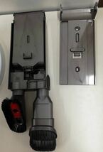 ◎ 【ジャンク品】 dyson ダイソン SV14 V11 Absolute コードレスクリーナー 専用充電ドック付属 取扱説明書 パンフレット付 28-166_画像5