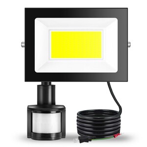 送料込 1台 50W 500W相当 LED 投光器 センサーライト 人感センサー 防犯ライト コンセント式 昼光色 6000K IP65防水 85-120V 広角 KNL-50