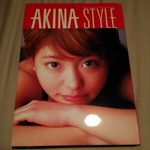 Ａｋｉｎａ　ｓｔｙｌｅ　ＡＫＩＮＡ　直筆サイン入り写真集 Ｋａｔｓｕｔｏｓｈｉ　Ｋｏｉｚｕｍｉ／〔撮影〕