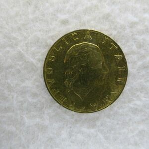 【送料６３円】 イタリア　記念硬貨　イタリア軍創設７０周年記念　２００リラ硬貨　１９９３年