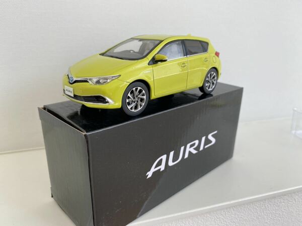 ★送料込み★トヨタ 1/30 新型 オーリス ハイブリッド AURIS 後期 カラーサンプル ミニカー 非売品 6W2 シトラスマイカメタリック