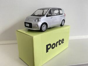 ★送料込み★トヨタ ポルテ ミニカー 1/30 シルバーメタリック 1F7 カラーサンプル 色見本 非売品 Porte 銀色