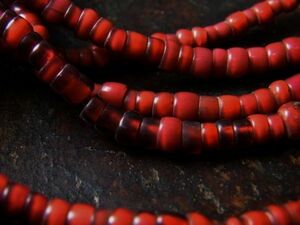 ◆超稀少!!インド渡りの管型金赤ホワイトハーツ頸飾連！◆ヴェネチアントレードビーズナガ族ミゾラムチンカチン